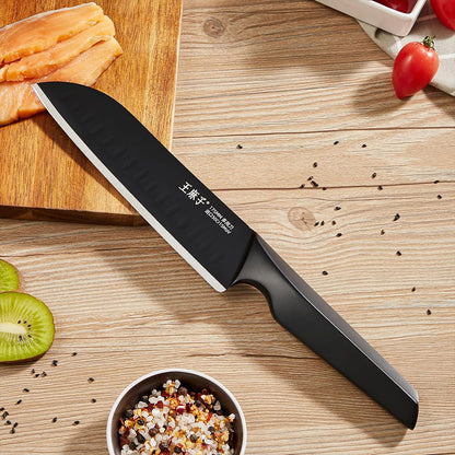 The Kuisine premium kitchen knife features exclusive self-developed process that strengthens the internal structure of the steel, making it more compact and stable. This innovative technology significantly improves the knife's corrosion resistance, ensuring long-lasting durability and peak performance. The enhanced black anti-rust finish further boosts its longevity, allowing the knife to maintain its sharpness and appearance over time, even with frequent use.